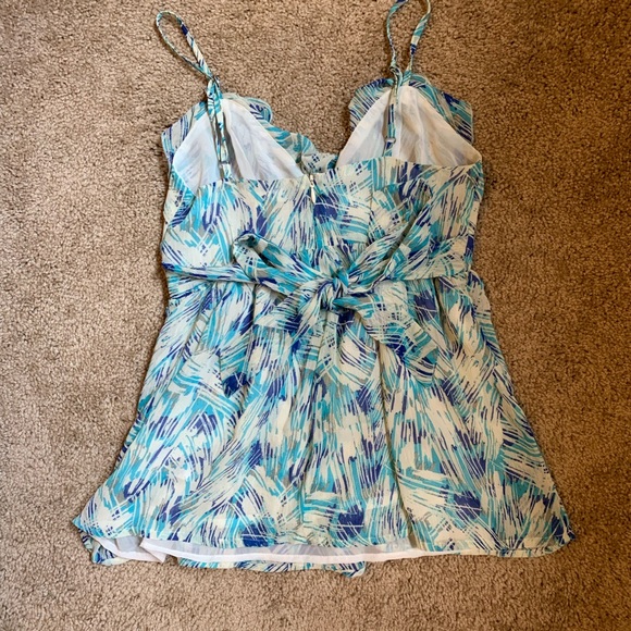 Flowy Tie Back Tank Top - Picture 2 of 4